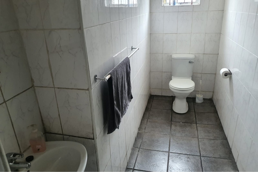 Commercial Property for Sale in Neave Industrial Eastern Cape